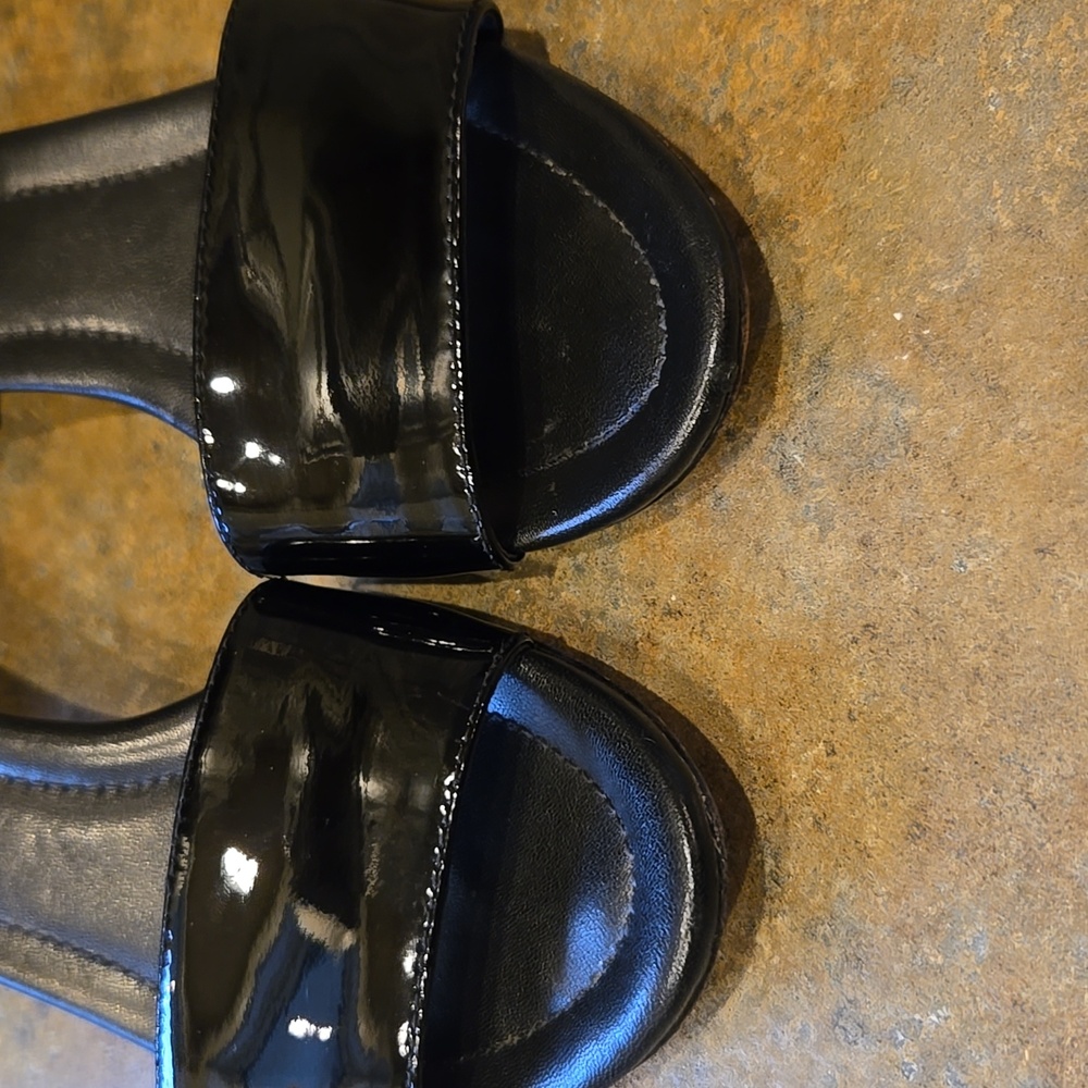 EUC Tory Burch Black Patent Sandals Size 6 - Picture 3 of 13